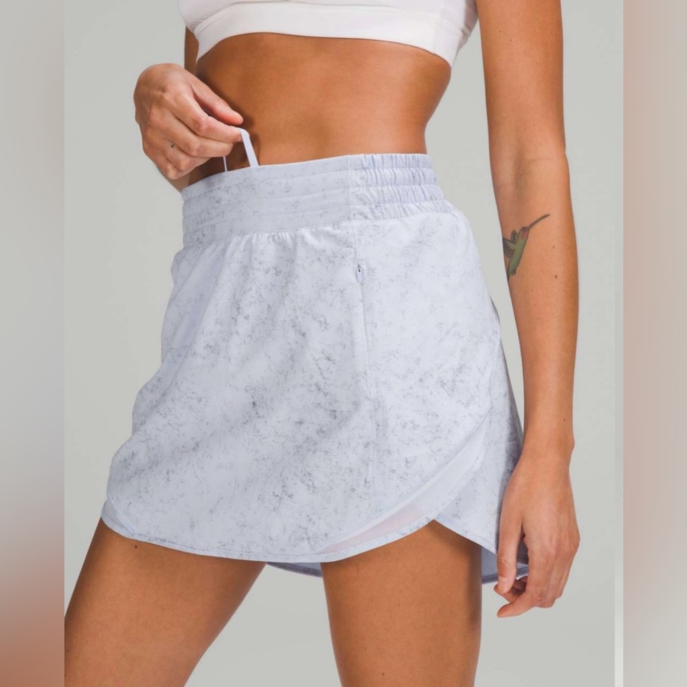 Lululemon- Hotty Hot High Rise Skirt- Gravel Dust Pastel Blue Multi- Size 6
